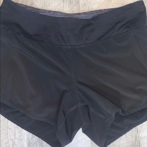 LULULEMON BLACK REVERSIBLE SHORTS!!